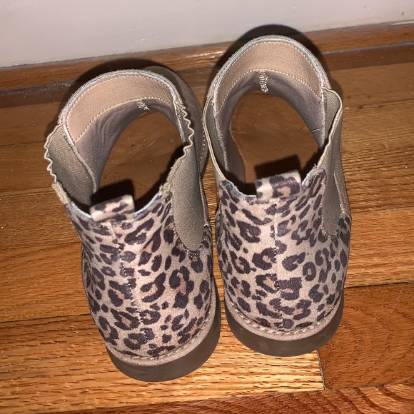 Cute booties with cheetah heel - Picture 4 of 4